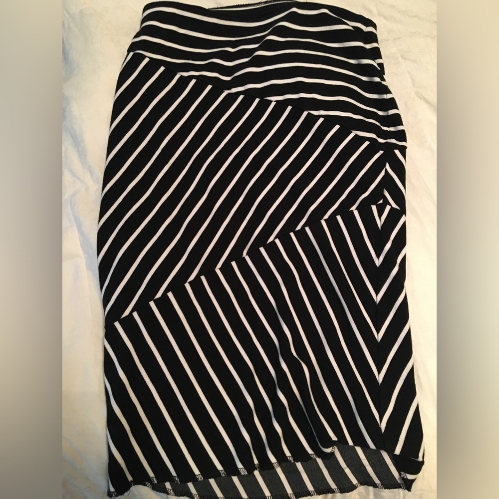Mossimo pencil skirt. S.